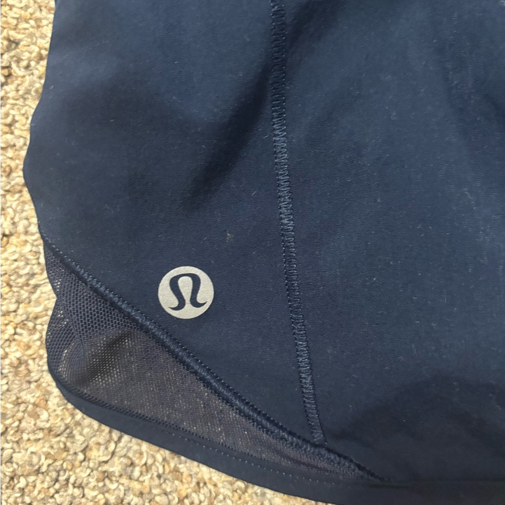 Lululemon Women's Navy Hotty Hot Shorts 2 (HR 2.5”) - Picture 3 of 4